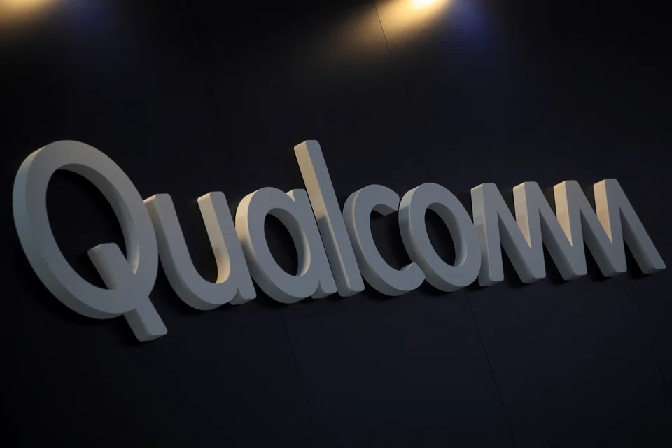 Qualcomm's robust earnings outlook and record quarterly revenue for the last quarter immediately pushed its shares up about 5 per cent in after-hours trading.
