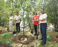 From left: Prof Leo Tan, chairman of Garden City Fund,  Kenneth Er, CEO of NParks, Helen Wong, group CEO of OCBC Bank and Desmond Lee, Minister for National Development & Minister-in-charge of Social Services Integration.