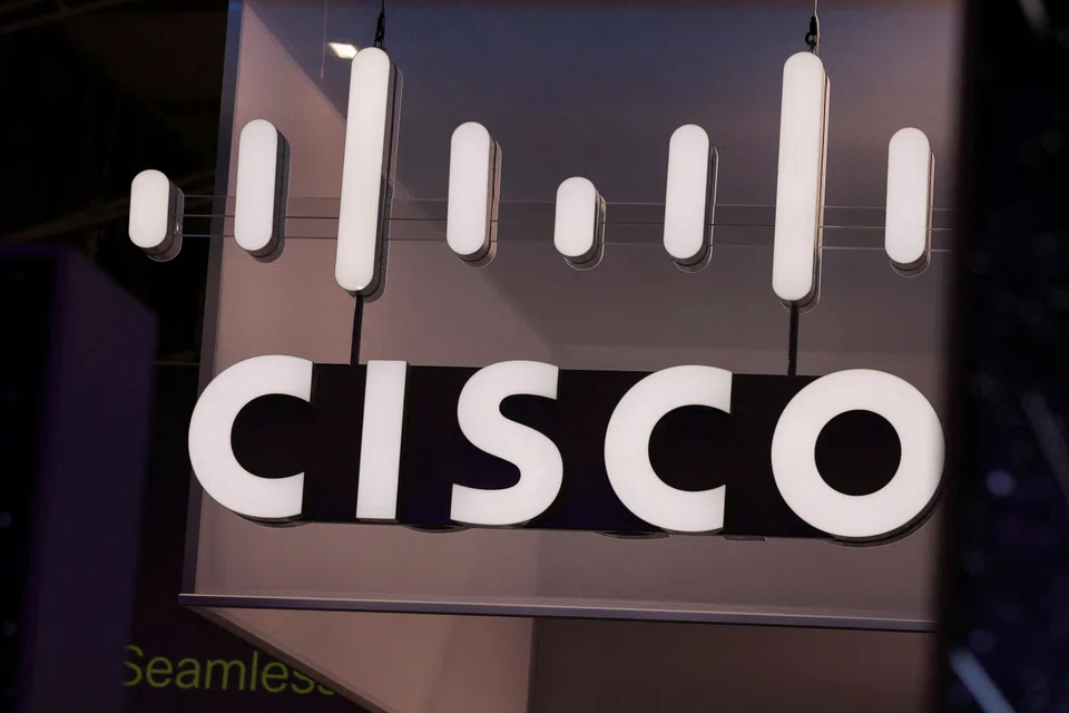 Cisco’s report shows that slowing orders for networking hardware are taking their toll on growth.