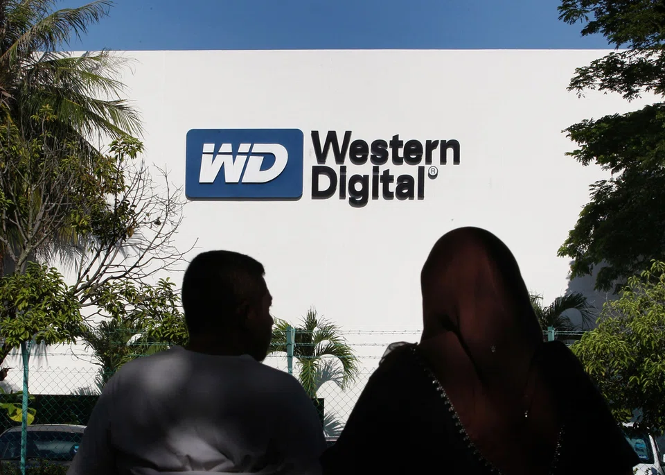 Western Digital expects current-quarter adjusted profit ranging from a loss of US$0.10 to a profit of US$0.20 per share.
