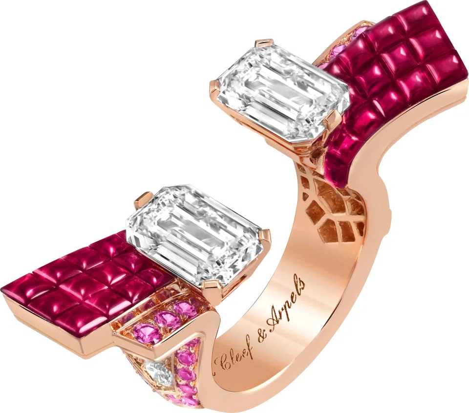 Duo Mystérieux Between the Finger ring in rose gold with diamonds, rubies and pink sapphires