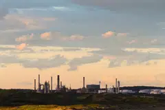 FILE PHOTO: An oil refinery is pictured in the southern Sydney suburb of Kurnell, July 16, 2014. REUTERS/Jason Reed/File Photo