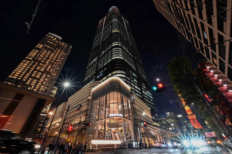 The JP Tower and its surrounding facilities have an overall floor area of around 861,700 square metres, and include office space, green areas, residential units, hotel rooms, and shops and restaurants.