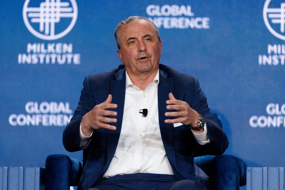 Carmine Di Sibio, who has headed the group since 2019, was supposed to oversee the break-up until the end of his mandate in 2025 but the project was rejected by its US branch in April. 