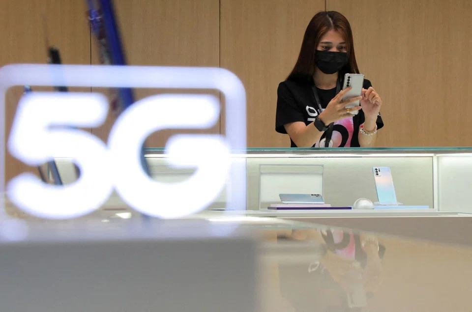Celcom Axiata, DiGi Telecommunications, Telekom Malaysia and U Mobile say that they have signed agreements to access the 5G network run by state agency Digital Nasional Berhad for 10 years.