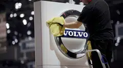 Geely offers approximately 100 million shares of Volvo Car at 37 kronor (S$4.71) apiece.