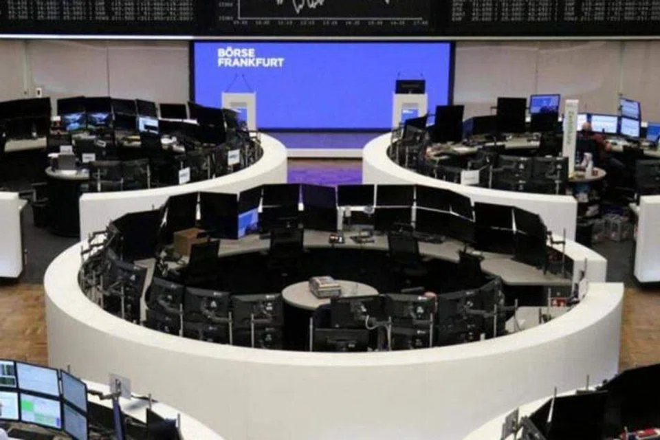 The pan-European STOXX 600 index dropped 0.8 per cent, set to snap a 3-day session of gains, with trading volumes thinned by a UK bank holiday.