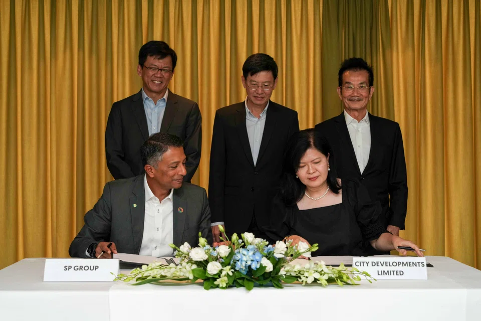 SP Group signed a memorandum of understanding with City Developments and Singapore Land Group to design, build, own and run satellite plants. Seated (from left) were S Harsha, managing director, sustainable energy solutions, SP Group; and Lee Mei Ling, executive vice-president and head, property development, CDL. Standing (from left) were Stanley Huang, group CEO, SP Group; Lim Eng Hwee, CEO of URA; and Chia Ngiang Hong, group general manager, CDL.