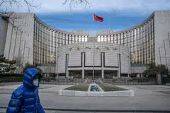 The People’s Bank of China made its biggest weekly cash withdrawal in three months, draining 1.132 trillion yuan on a net basis for the week, the biggest since early January.