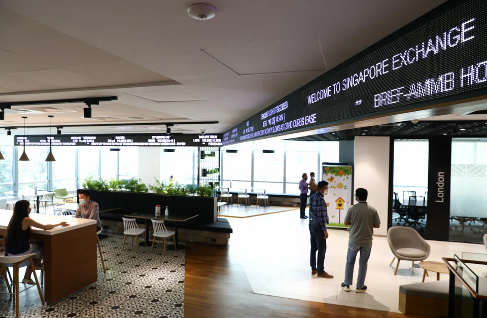As at 9.01 am, the Straits Times Index (STI) declined 0.1 per cent or 2.36 points to 3,265.62. Decliners outnumbered gainers 66 to 37 as 54.8 million securities worth S$55.7 million changed hands.