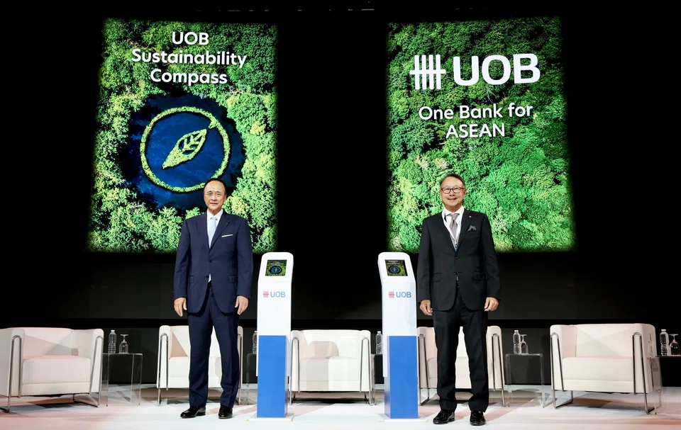 From left to right - Frederick Chin, Head of Group Wholesale Banking and Markets, and Eric Lian, Head of Group Commercial Banking, launching the UOB Sustainability Compass.