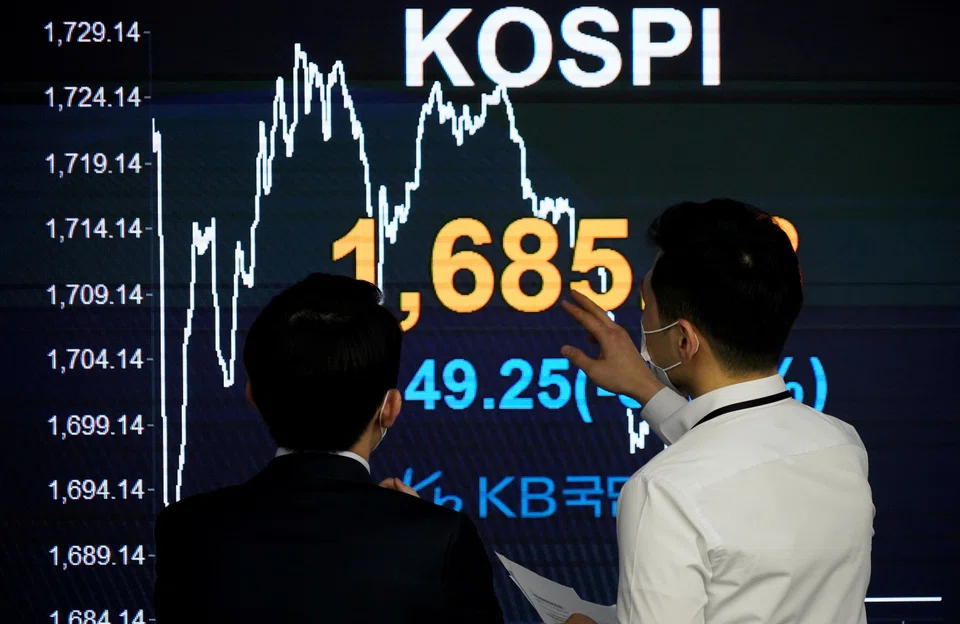 Global funds have started buying the nation’s equities again after three months of net sales, while South Korean exports rose in October for the first time this year. 