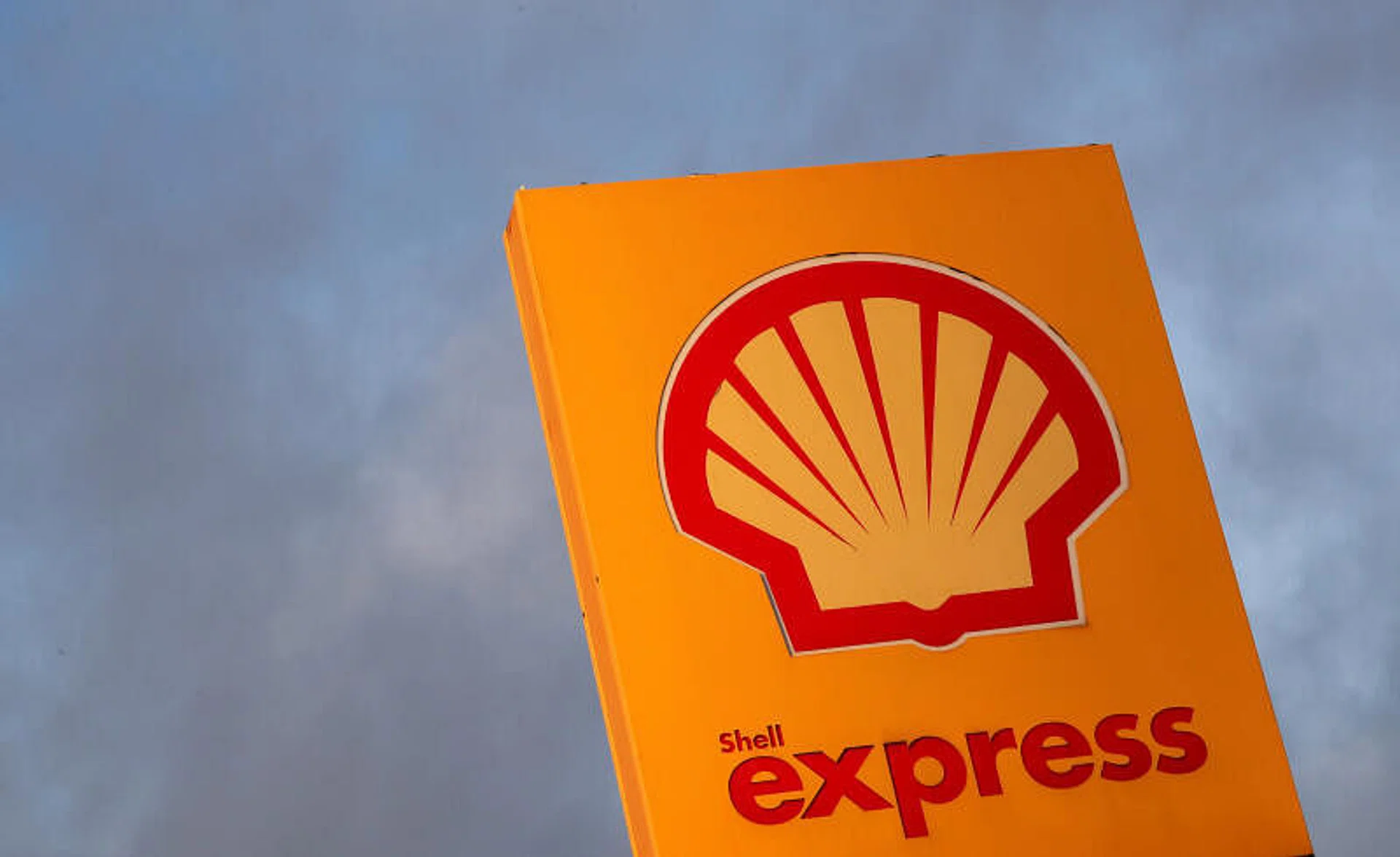 Shell weighs sale of US$2b-plus stake in Queensland LNG facilities ...