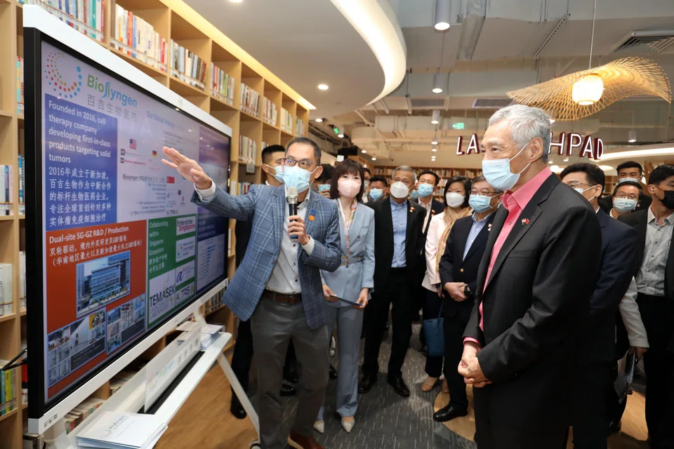 Singapore Prime Minister Lee Hsien Loong on a visit to China-Singapore Guangzhou Knowledge City in March. The joint project achieved gross domestic product of 5.11 billion yuan in Q1.