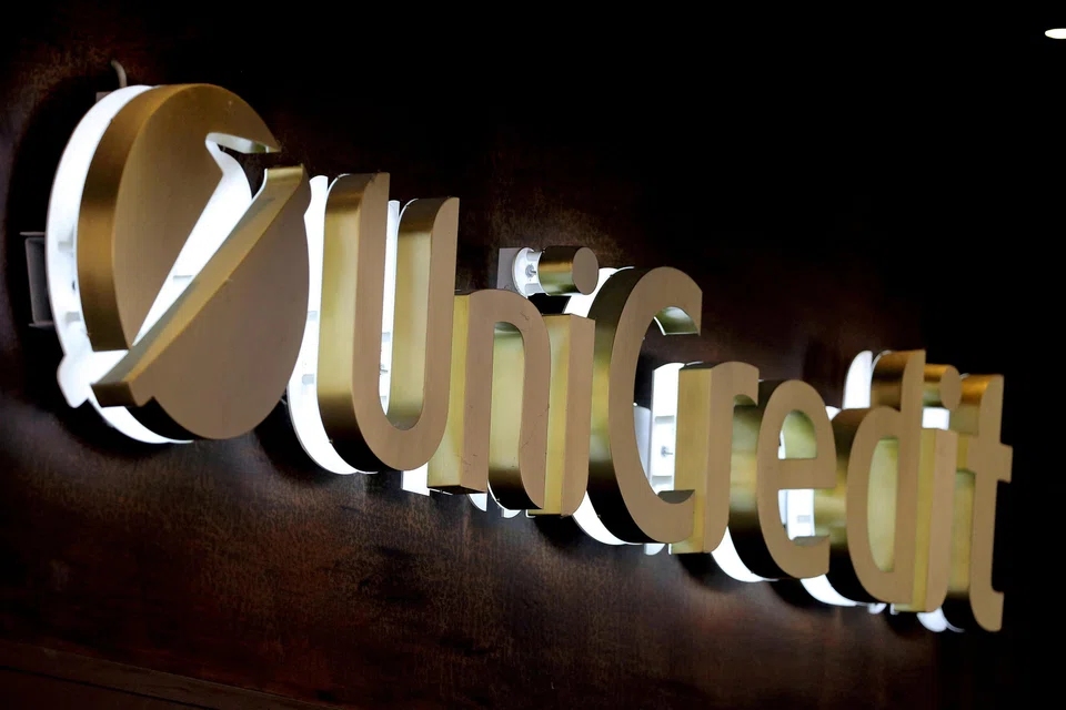 UniCredit will pay for 850 branch employees who would qualify for pension by the end of 2029 to opt for early retirement, and replace them with new staff under 35.