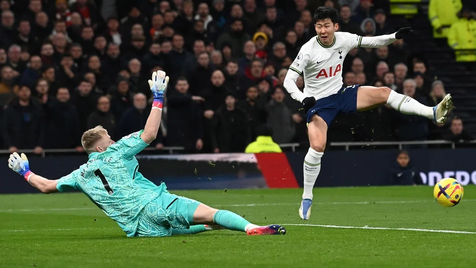Tottenham's Son Heung-min (right) trying to get the ball past Arsenal goalkeeper Aaron Ramsdale in the EPL match on Jan 15.