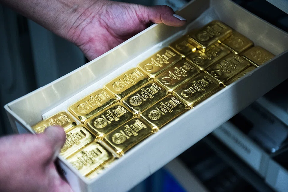 As the tide of rate tightening turns, it could bode well for gold.
