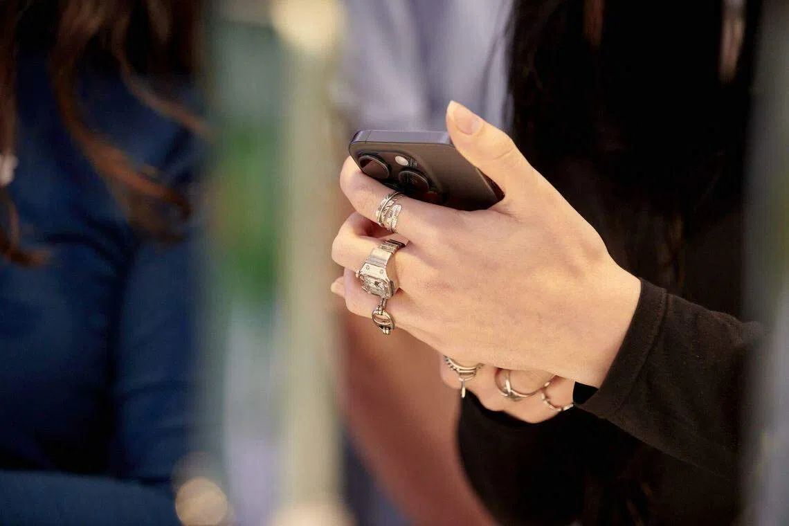 Scammers typically use Internet calling services to spoof local numbers. 