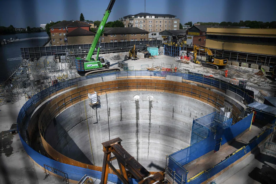 The new 25-kilometre “super sewer”, which is 7.2 metres in diameter, snakes from west to east following the curves of the river; the large concrete shaft that is part of the Thames Tideway tunnel in west London.