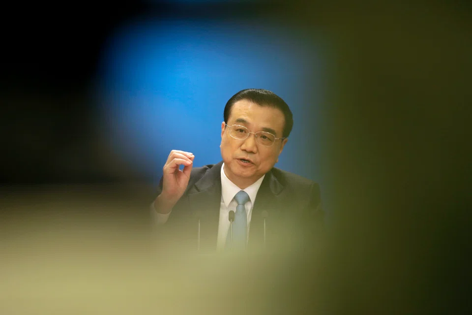  Chinese Premier Li Keqiang told local governments to "act decisively" on measures to support growth in the coming weeks in an effort to bring the economy back on track as soon as possible. 
