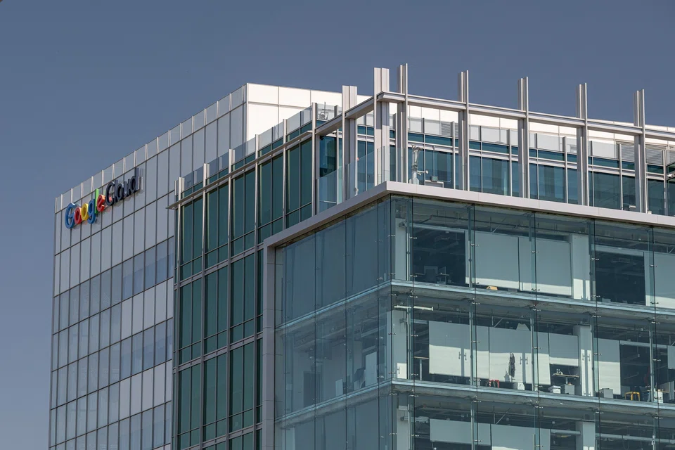 Google is beefing up its cloud infrastructure as well, relying on a fourth-generation version of Intel’s Xeon Scalable processor and Google’s custom Intel chip.