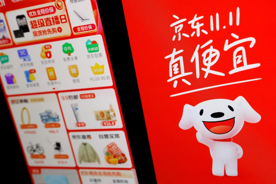JD.com reports quarterly net revenue of 306.1 billion yuan (S$57 billion), compared with analysts’ average estimate of 300.04 billion yuan.