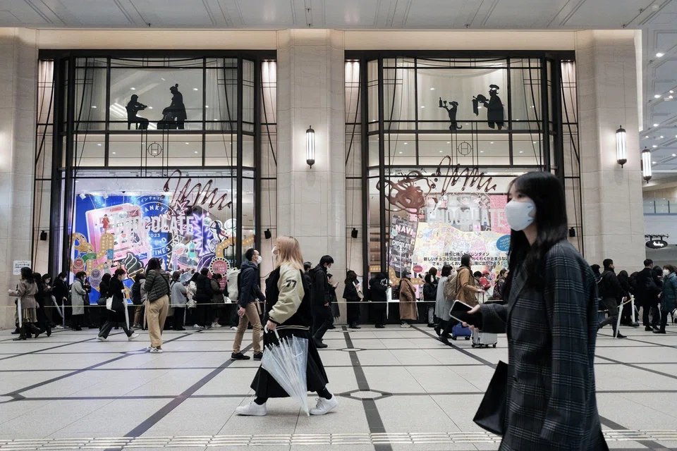 Japan is now experiencing a “rare” environment in which pent-up demand, driven by huge household savings accumulated during the Covid-19 pandemic, is underpinning the economy even as rising import costs push up inflation, BOJ board member Naoki Tamura said in a speech. 