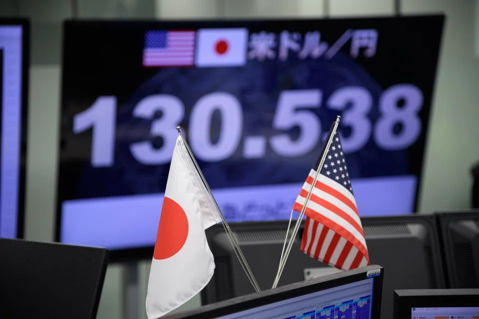 The Bank of Japan has no plan to allow long-term interest rates to move more widely around its 0 per cent target to stem sharp falls in the yen.