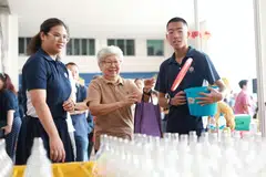 Youth volunteers from Kuo Chuan Presbyterian Secondary School, Annette Chua (left) and Mohamad Miqa Ariyan bin Mohamad Nizal, helping out at the ARPC's Let's Carnival event.