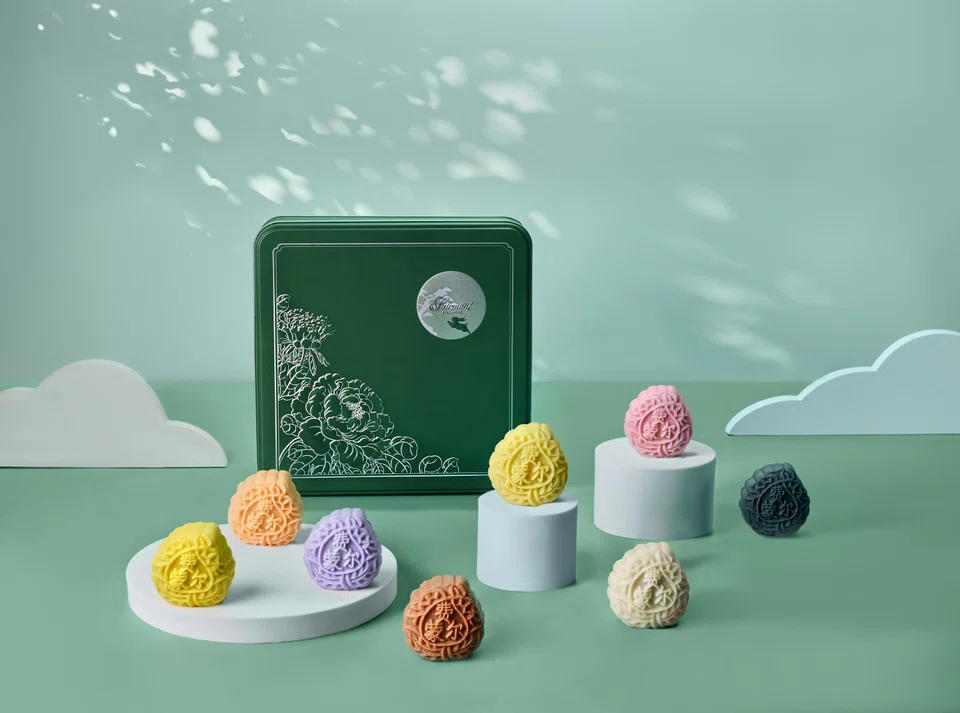 Fairmont Singapore's Assorted Mini Baked Mooncakes.