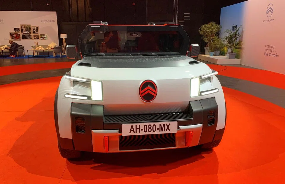 Citroën has done with a new concept car, Oli, designed in anticipation of a resourceless world, using cardboard instead of steel for those parts.