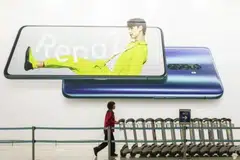 Phone makers ship 25.2 million handsets last month in the buildup to China’s second biggest shopping festival, 6.18, which features discounts that stretch from late May into June. 