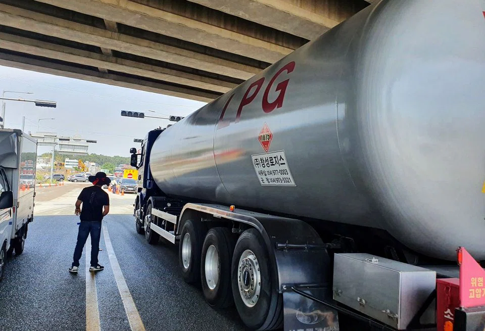 The union is asking the government to ensure big businesses are held accountable if they violate the minimum wages rule.