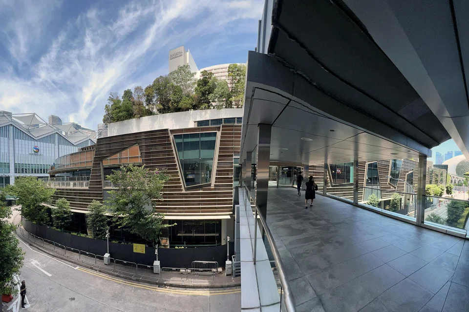 URA has granted provisional permission in Q3 for a partial redevelopment of Marina Square that can yield 702 apartments, 87,529 sq m gross floor area of retail space and 18,891 sq m of offices.