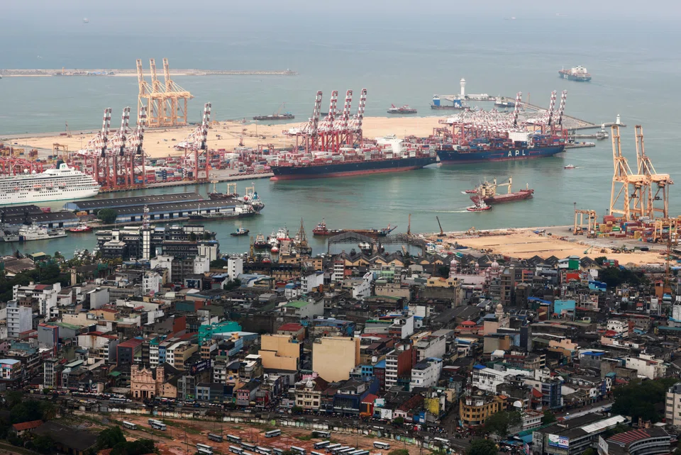 Due to Colombo’s strategic location, stopping at the port gives ships convenient access to the Middle East, South Asia and East Asia.