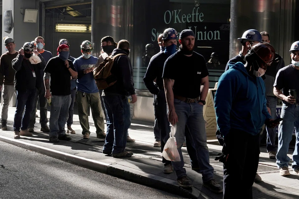 Labor Department shows initial claims for state unemployment benefits rose to a seasonally adjusted 220,000 for the week ended Sep 9 from 217,000 the prior week.