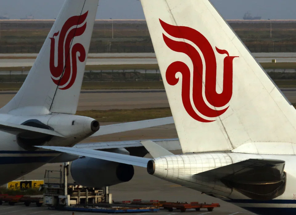 Taiwan’s Aviation Police Bureau received a report at 11.30 am local time that Air China flight 185 from Beijing was suspected to have explosives aboard. 