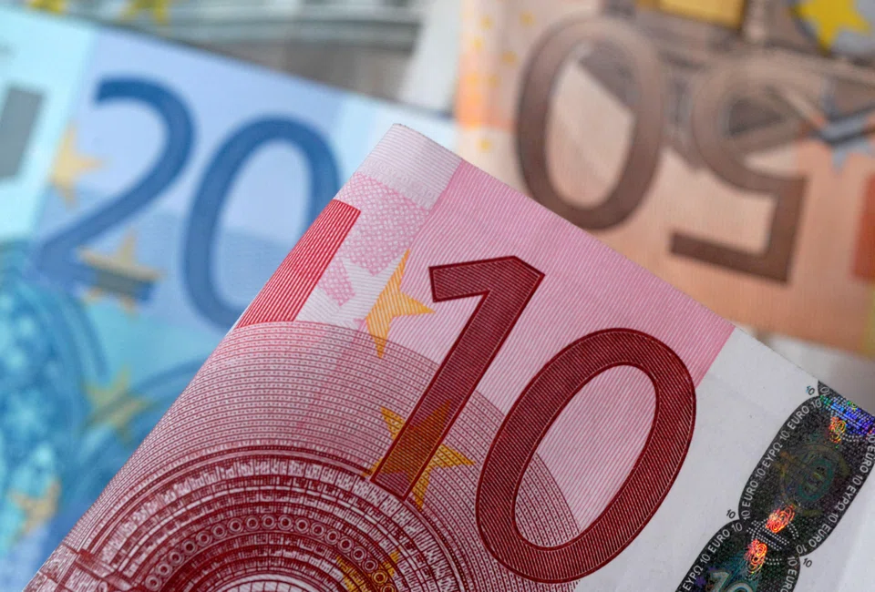 Escalating signs of economic malaise in Europe are sending the euro lower against the US dollar.