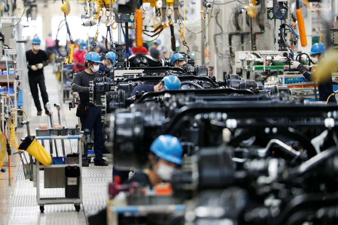 Under the memorandum of understanding (MOU), the businesses of Daimler-owned Mitsubishi Fuso Truck and Bus and Toyota subsidiary Hino Motors would be combined under a holding company.