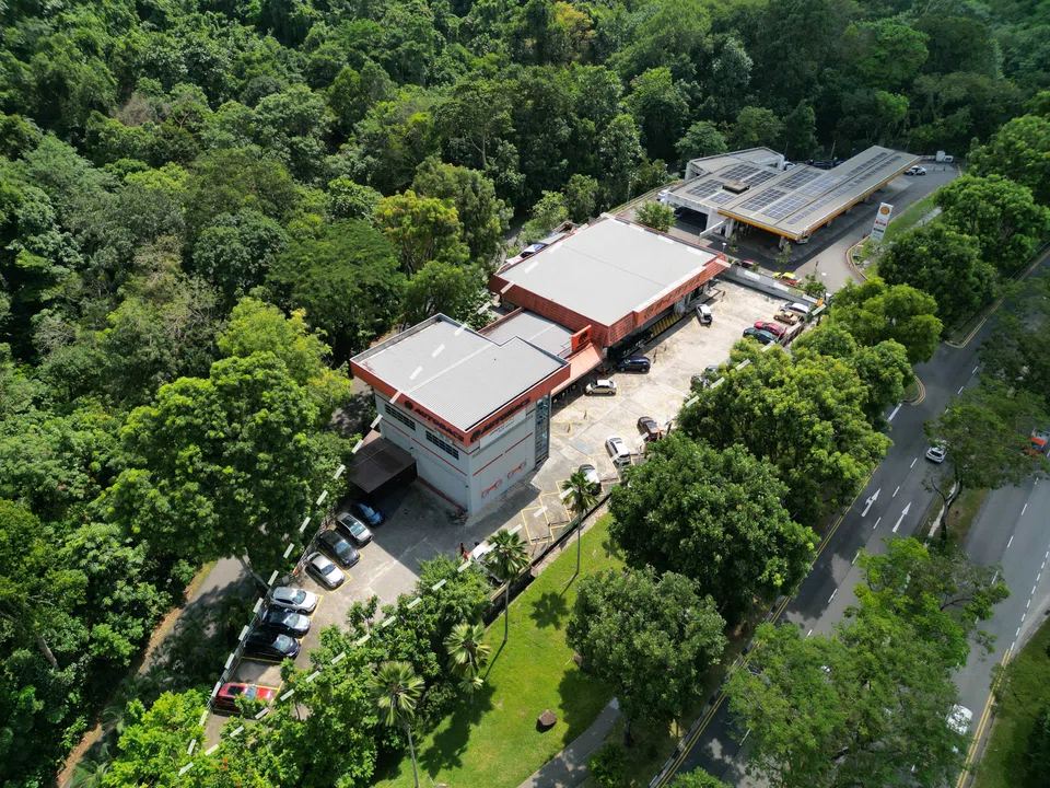 SRI Capital Market managing partner Low Choon Sin thinks the site, situated within the Bukit Batok Nature Park, presents a good opportunity for the owner to develop “an iconic boutique with a prominent and wide frontage of approximately 120 metres”. 
