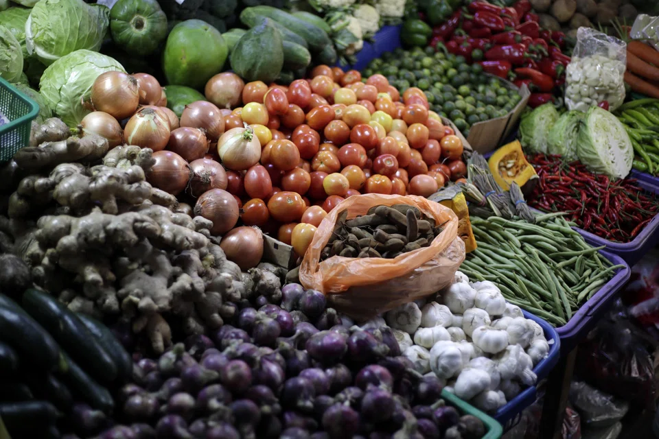 Food prices have pushed the Philippines' consumer price index last month up 8.1 per cent from a year earlier, bringing full-year average inflation to 5.8 per cent, outside the central bank’s comfort range.
