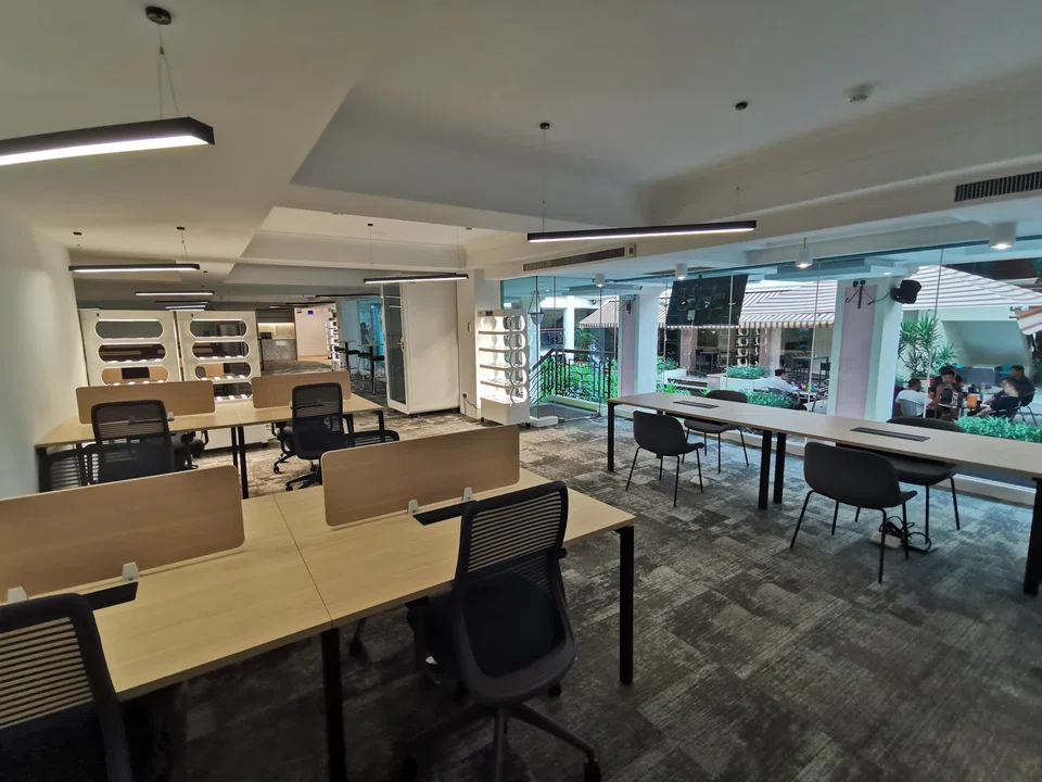 The Singapore Swimming Club has collaborated with O2Work to provide hot-desking options and meeting rooms for members. 