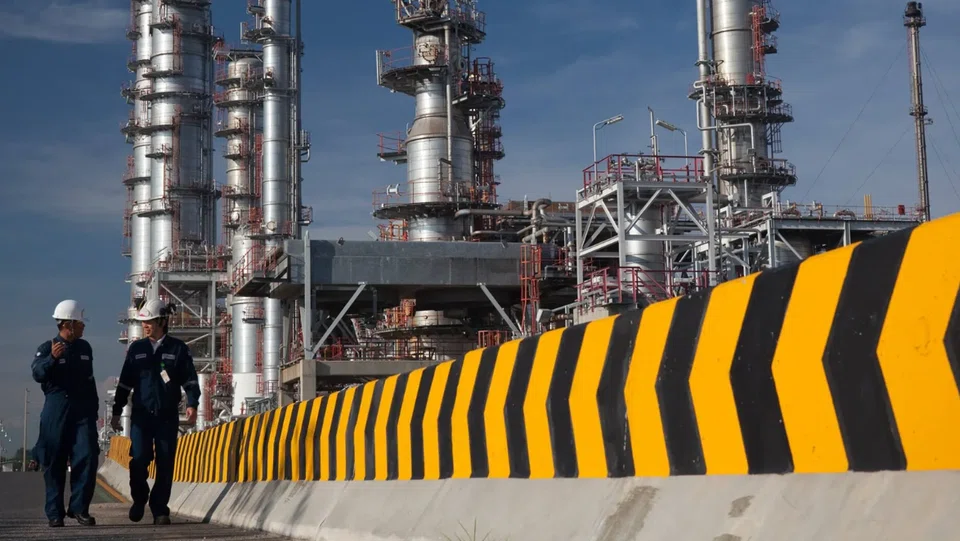 The notice was sent out to end AusGroup Thailand’s services for Esso Sriracha Refinery (pictured) following a failed bid to attract investments or get the company restructured.