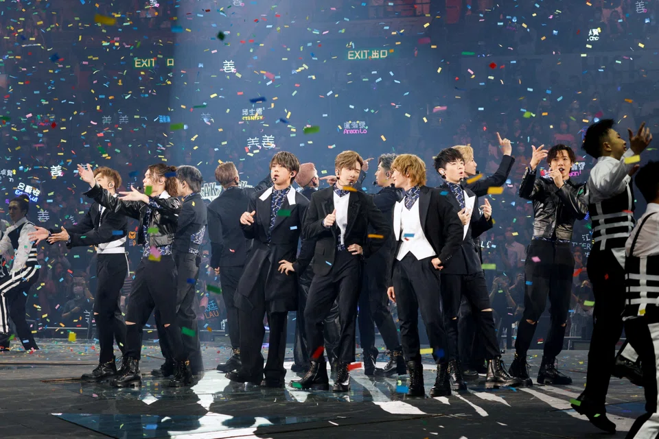 A large video panel fell on the stage during a concert by popular Hong Kong boyband Mirror on Thursday, crushing one performer and trapping others.