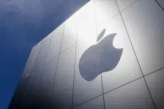 APPLE predicted that supply constraints would cost US$4 billion to US$8 billion in revenue during the current quarter, a warning that sent the shares tumbling and cast a pall on record-setting results that the company just reported.
