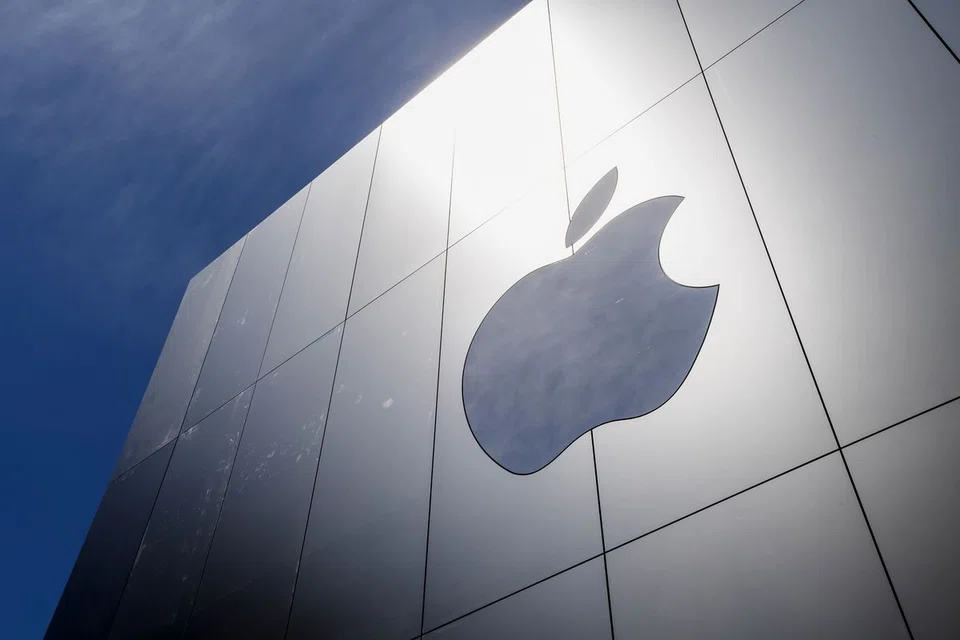 APPLE predicted that supply constraints would cost US$4 billion to US$8 billion in revenue during the current quarter, a warning that sent the shares tumbling and cast a pall on record-setting results that the company just reported.