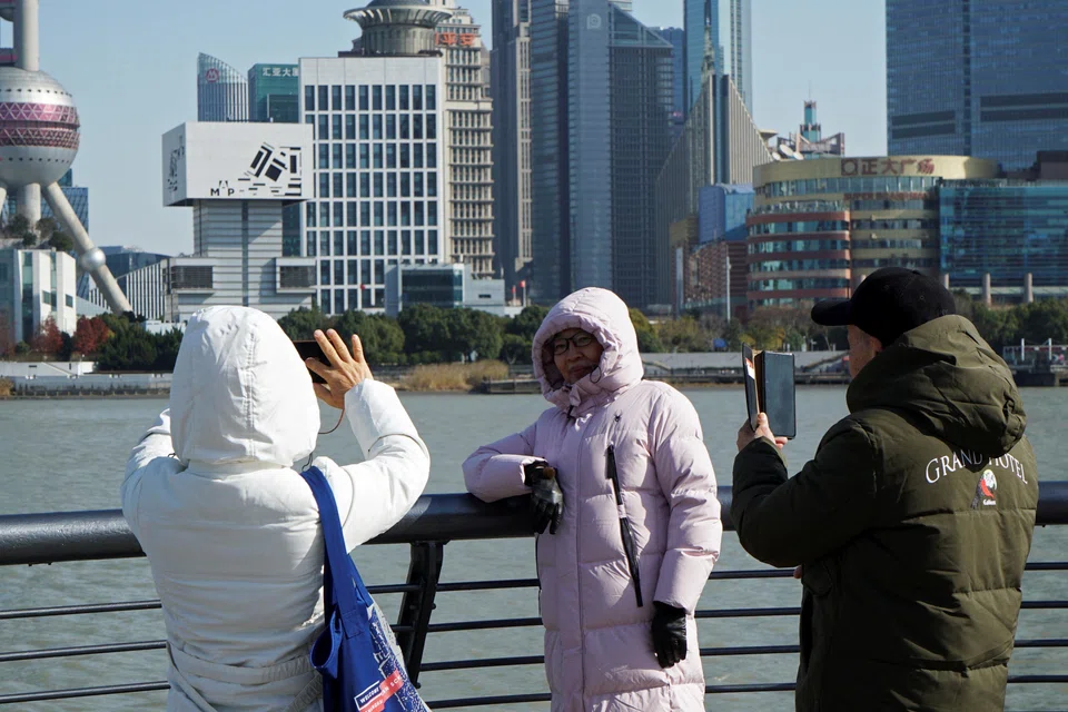 The city’s lowest temperatures on Thursday (Dec 21) will be minus 4 to minus 6 deg C in Shanghai’s suburbs, and temperatures will remain below zero all day throughout the city.