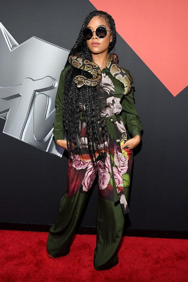 H.E.R. accessorized her green floral suit with a live snake and round sunglasses.

Photo: Getty
