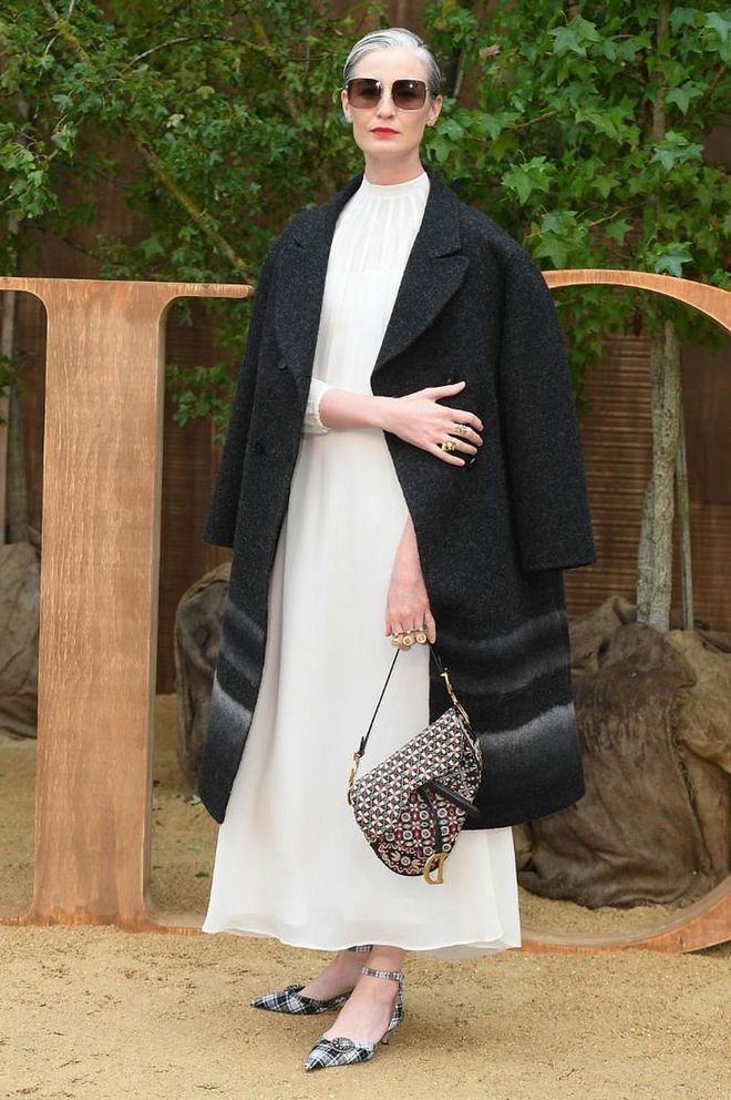 Erin O'Connor made a statement with Dior's iconic saddle bag.

Photo: Getty