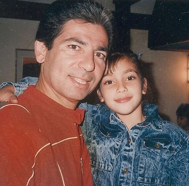 I know I’m posting this early but you’re so heavy on my mind tonight. Happy Father’s Day to the best dad in the world. I miss you so much dad ✨
Photo: Instagram
